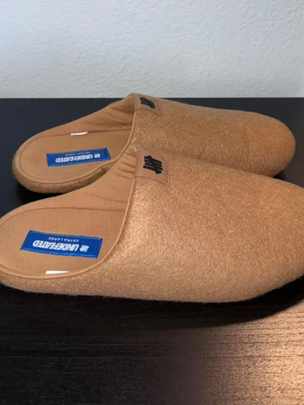 Undefeated house slippers